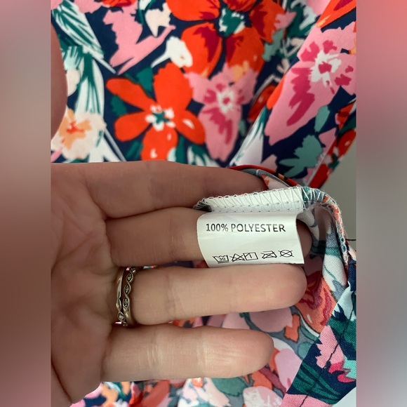 Bright floral puff sleeve silky summer top - Picture 4 of 4